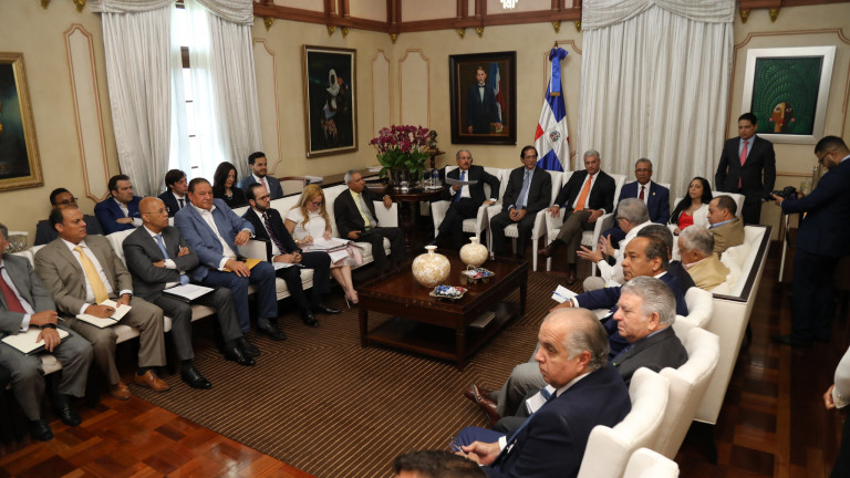 Reunión Danilo Medina da seguimiento a avances Ciudad Juan Bosch. Se reúne con desarrolladores