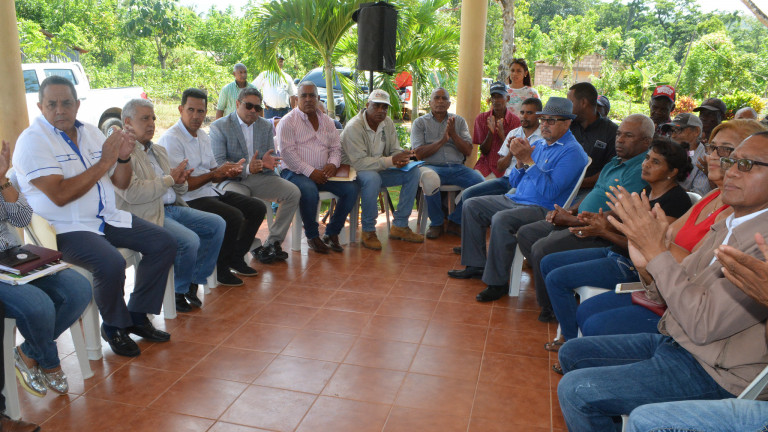 Director del IAD, Emilio Toribio Olivo y productores