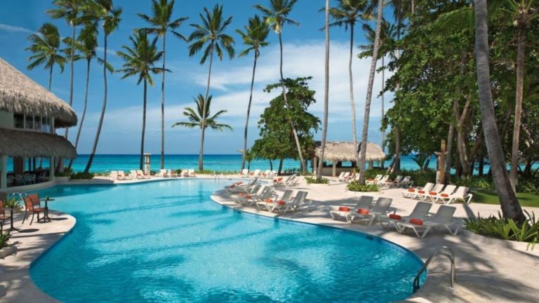Area de piscina de hotel en República Dominicana