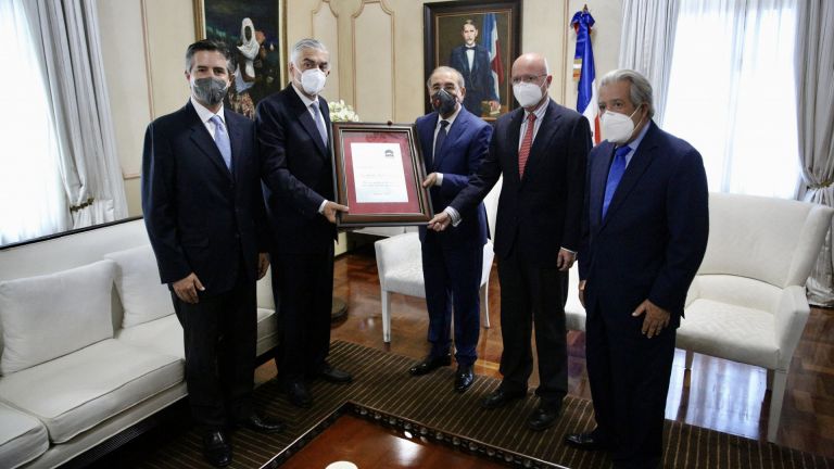 Danilo Medina recibe reconocimiento en Palacio Nacional 
