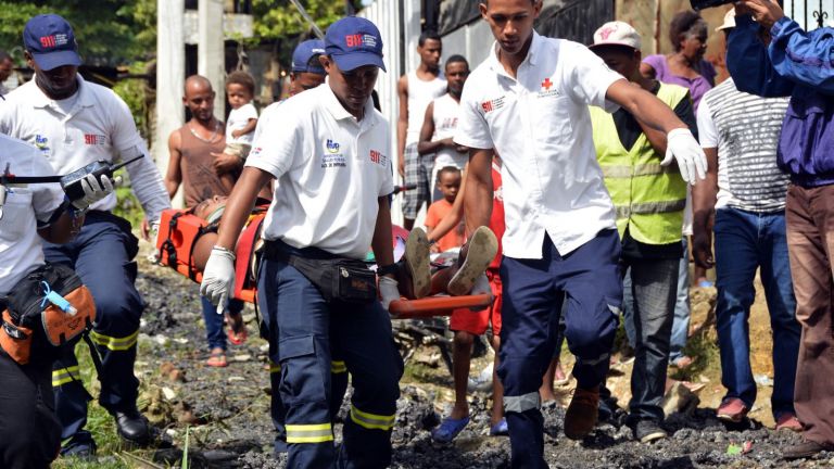 911 mientras presta auxilio a un paciente