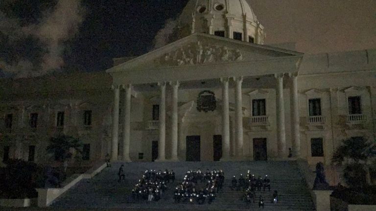 Palacio Nacional a oscuras como parte de La Hora del Planeta 